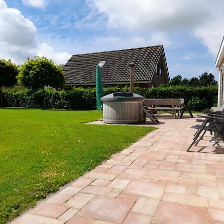 Wellnesshuis Met Hottub, Ligbad En Grote Tuin Villa Tzummarum Kültér fotó