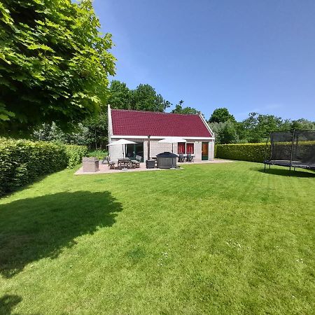 Wellnesshuis Met Hottub, Ligbad En Grote Tuin Villa Tzummarum Kültér fotó