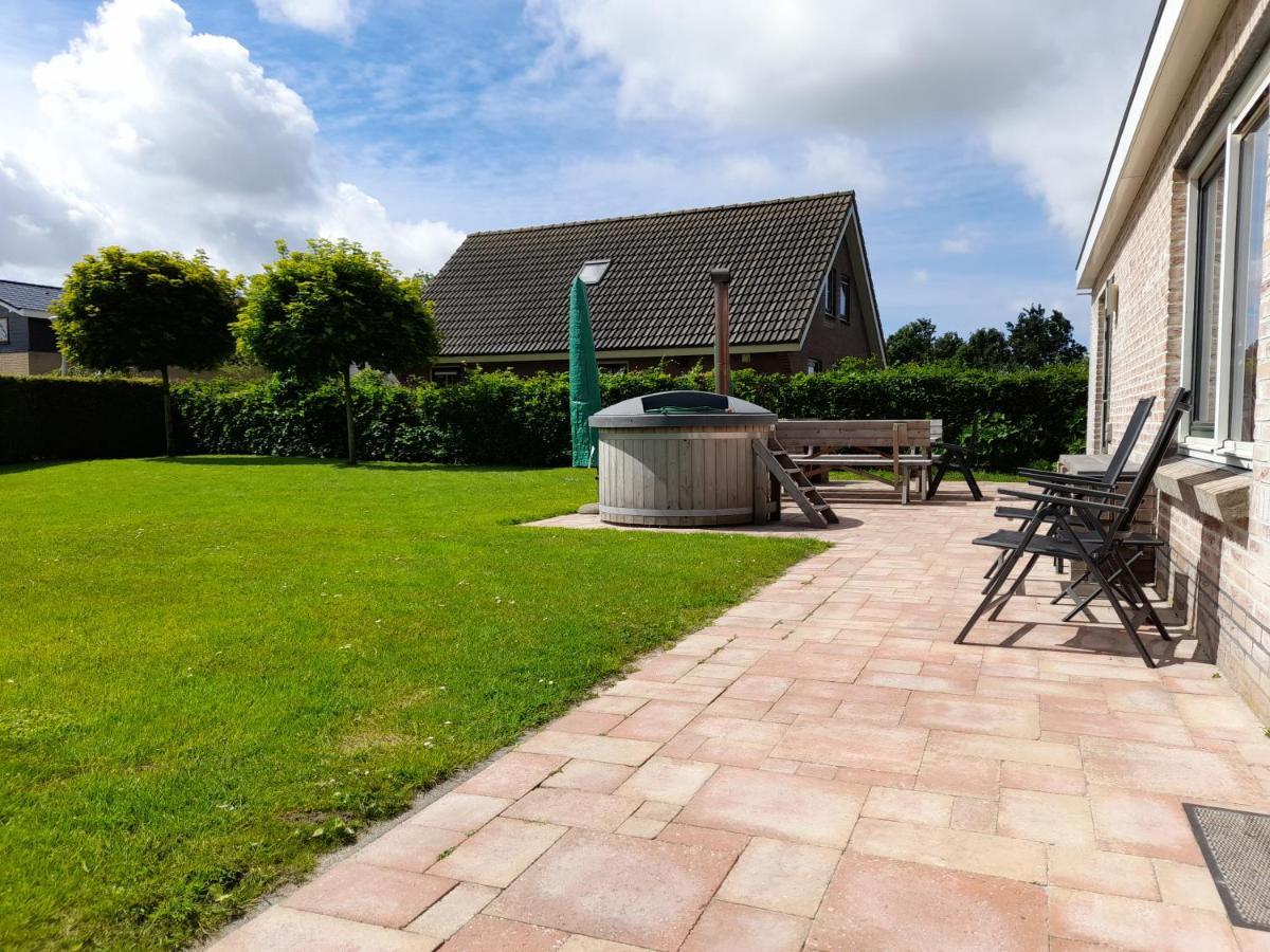 Wellnesshuis Met Hottub, Ligbad En Grote Tuin Villa Tzummarum Kültér fotó