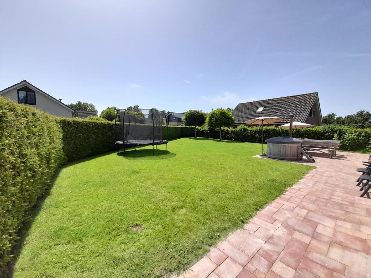Wellnesshuis Met Hottub, Ligbad En Grote Tuin Villa Tzummarum Kültér fotó