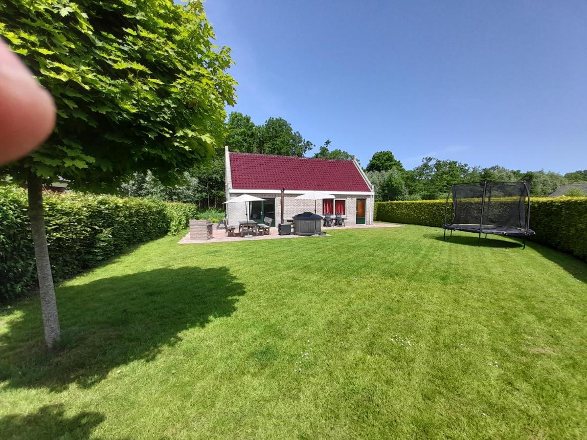 Wellnesshuis Met Hottub, Ligbad En Grote Tuin Villa Tzummarum Kültér fotó